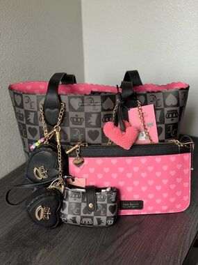 Juicy Couture Sweet break time tote wristlet heart coin pouch beaded liquorice